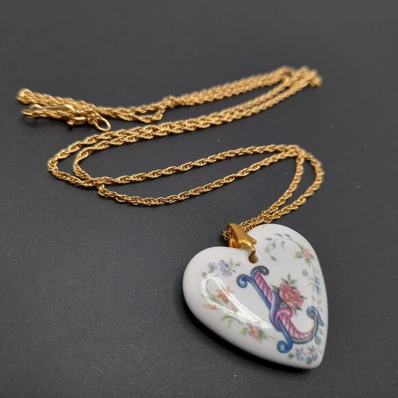 Vintage Avon Porcelain Heart “L” Initial Necklace on 24” Gold Rope Chain - Picture 8 of 10